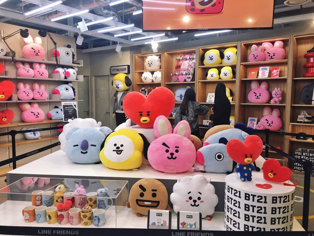 К рор шоп. Магазин БТС bt21. BTS bt21 вещи. BTS игрушки bt21 АРМИ. Магазин БТС bt21 в Москве.